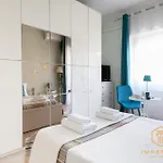 Apartment Imperium Aquaeductus - 5 Min Metro, 8 Pax, 4 Bdrm, 2 Baths, A-c, Park View