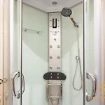 Imperium Aquaeductus - 5 Min Metro, 8 Pax, 4 Bdrm, 2 Baths, A-c, Park View Apartment