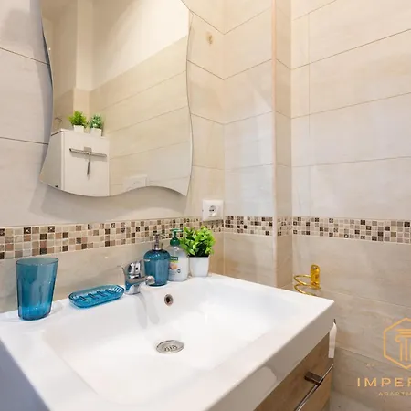 Apartmán Imperium Aquaeductus - 5 Min Metro, 8 Pax, 4 Bdrm, 2 Baths, A-c, Park View
