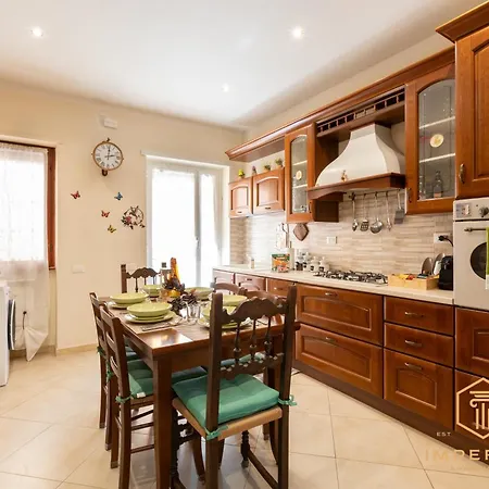 Imperium Aquaeductus - 5 Min Metro, 8 Pax, 4 Bdrm, 2 Baths, A-c, Park View Lägenhet Rom