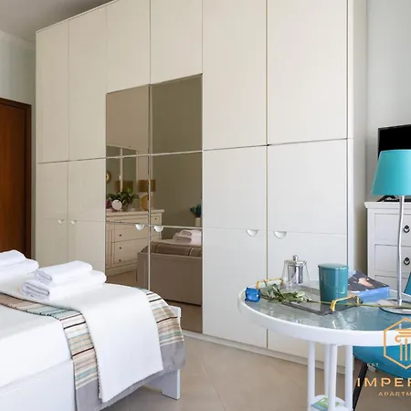 Imperium Aquaeductus - 5 Min Metro, 8 Pax, 4 Bdrm, 2 Baths, A-c, Park View Lägenhet Rom
