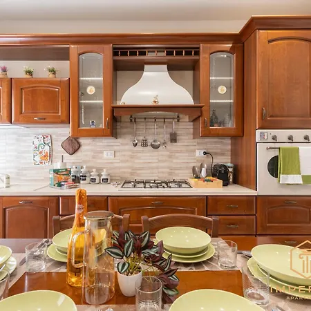 Imperium Aquaeductus - 5 Min Metro, 8 Pax, 4 Bdrm, 2 Baths, A-c, Park View Lägenhet Rom