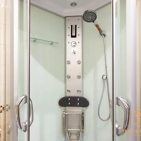 Imperium Aquaeductus - 5 Min Metro, 8 Pax, 4 Bdrm, 2 Baths, A-c, Park View Appartement